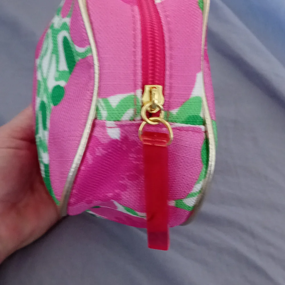 Estée Lauder zip mini bag